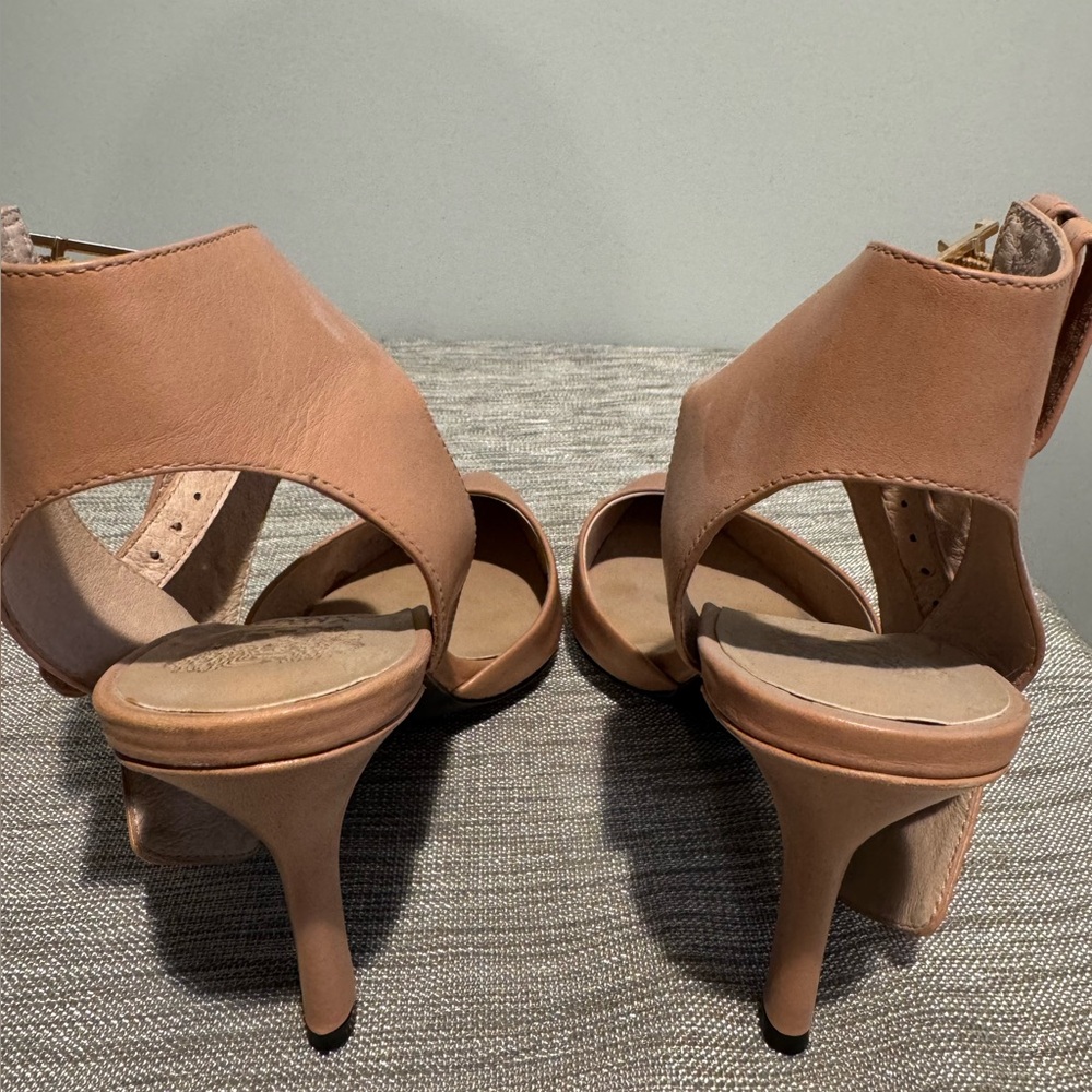 Vince Camuto Soren Pointed Toe Pumps - Picture 3 of 9
